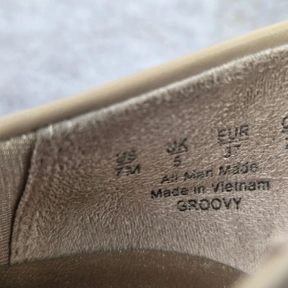 LifeStride Groovy Tan Wedge Pumps Womens Size 7M Square Toe Comfort Shoes S1943